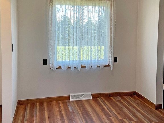 4th image of 151 Forest Dr