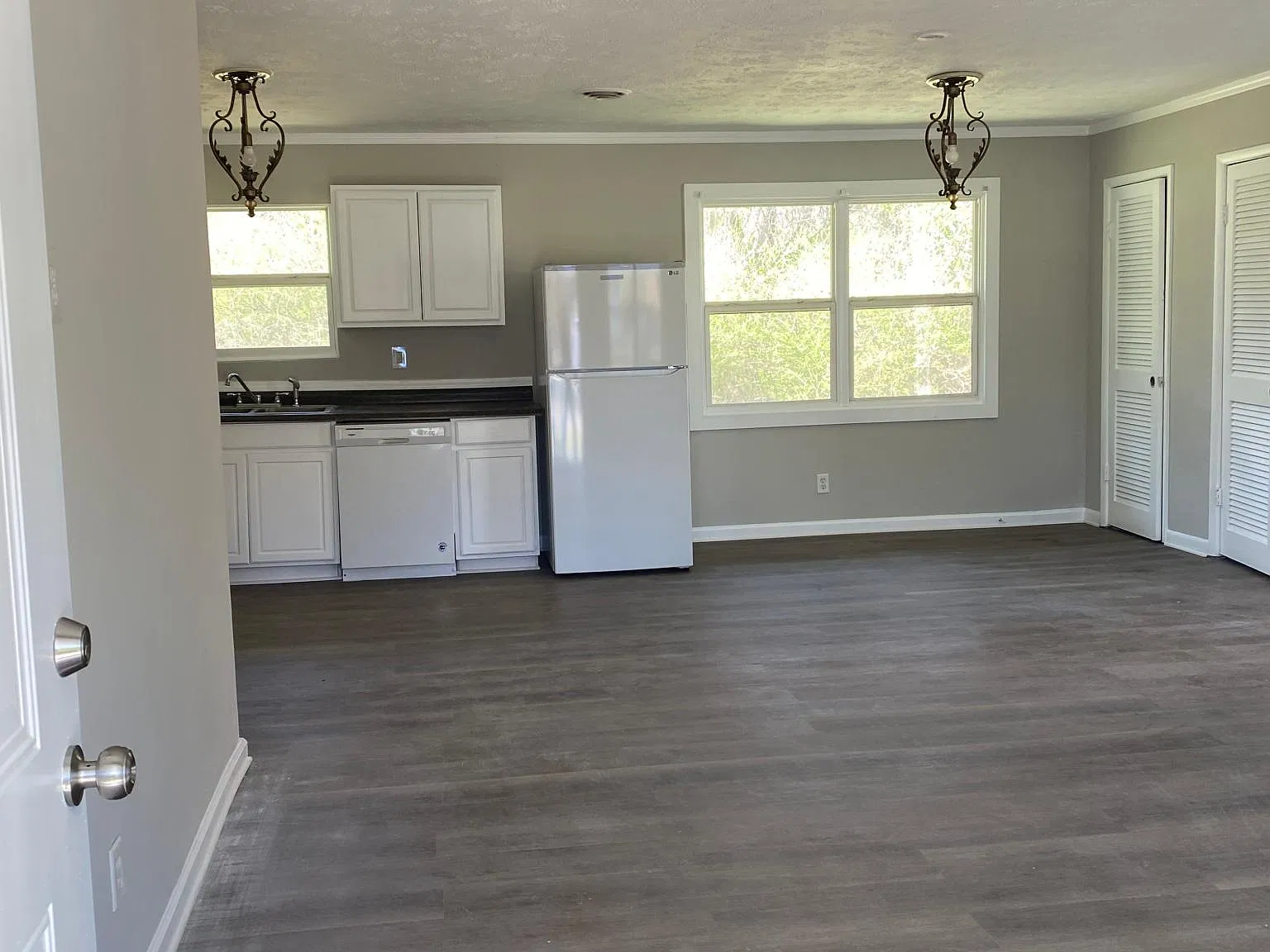 948 Meadow Ridge Dr — Photo 4
