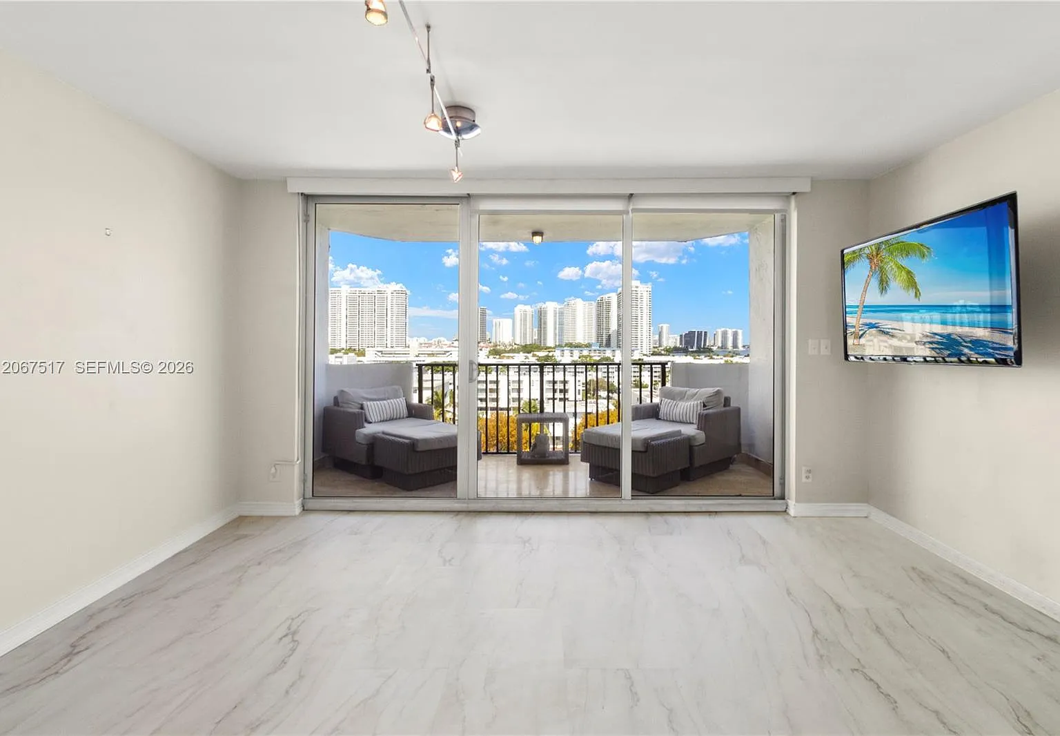 Coral Isle East Condo — Photo 3