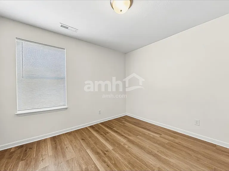 118 Charndon Way — Photo 14