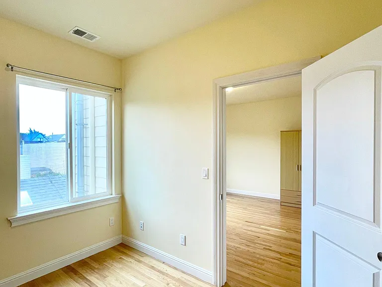 405 Lisbon St — Photo 17