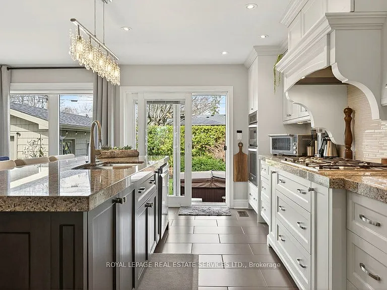 589 Arlington Blvd — Photo 7