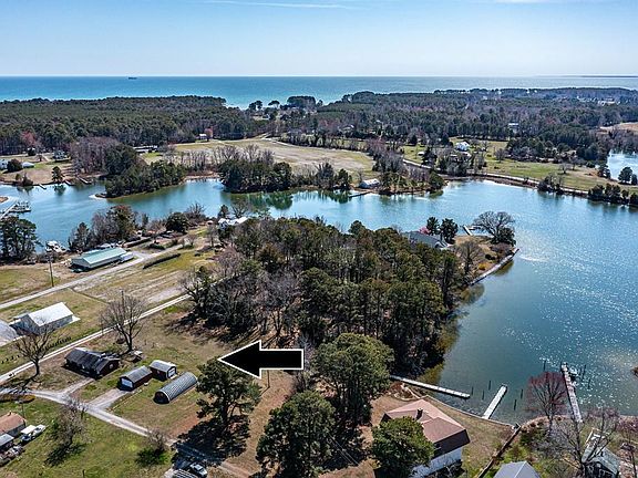 4th image of 305 Colieville Ln