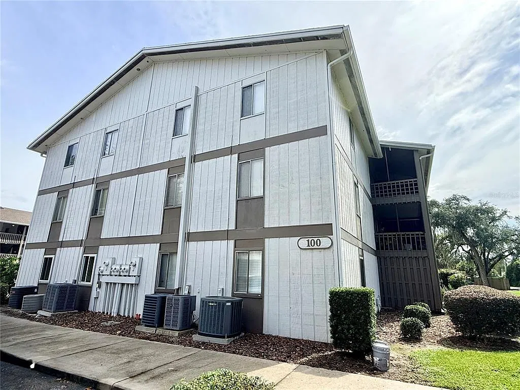 2 bed, 2.0 bath, 1003 sqft, $1,350 — Photo 2