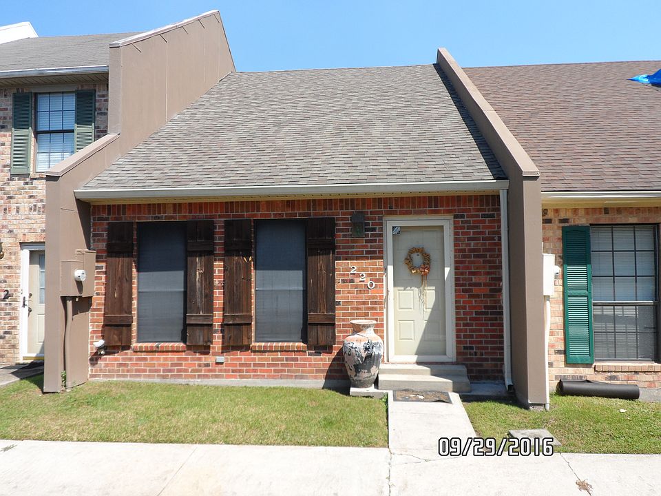 1st image of 220 Woodland Cir