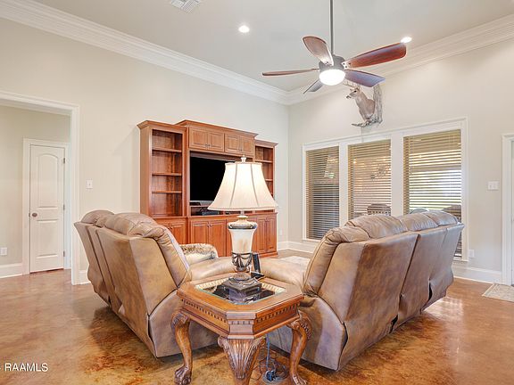 4th image of 511 Lucerne Dr