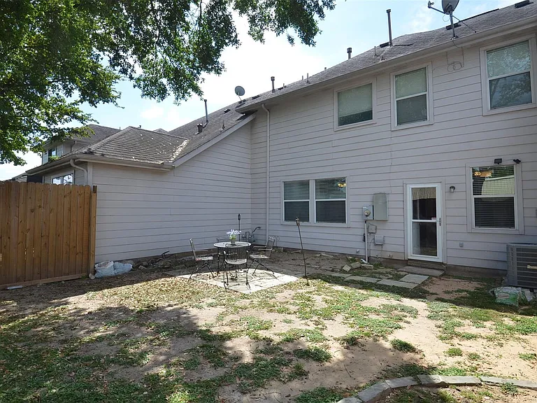 2911 Meadowglen Cv — Photo 47