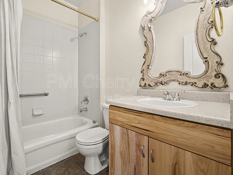 7021 S Valdai St — Photo 16