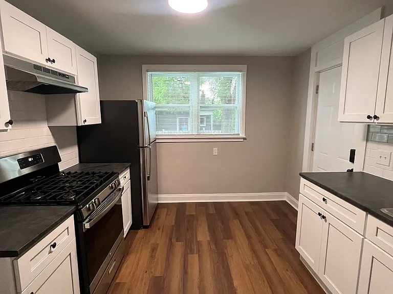 486 & 488 Southwood Ave #486 — Photo 10
