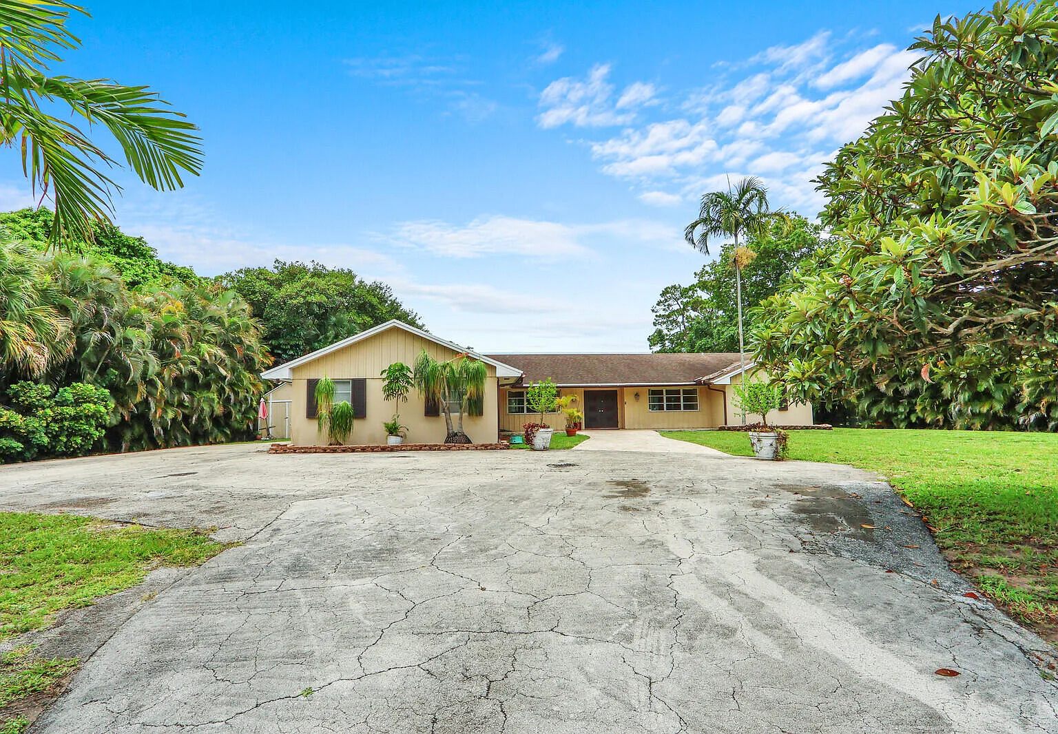 4 bed, 3.0 bath, 2731 sqft, $5,000 — Photo 2