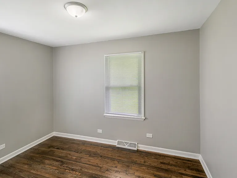 1540 Cherry Ln — Photo 8
