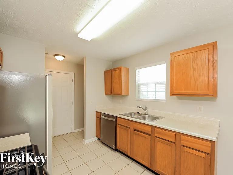 5255 Hillcrest Glenn Dr — Photo 6