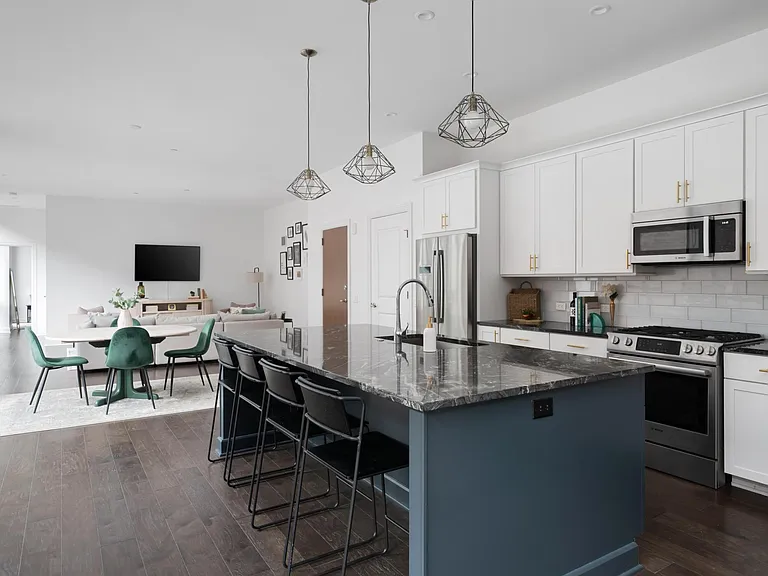 250 Spring St #313 — Photo 8