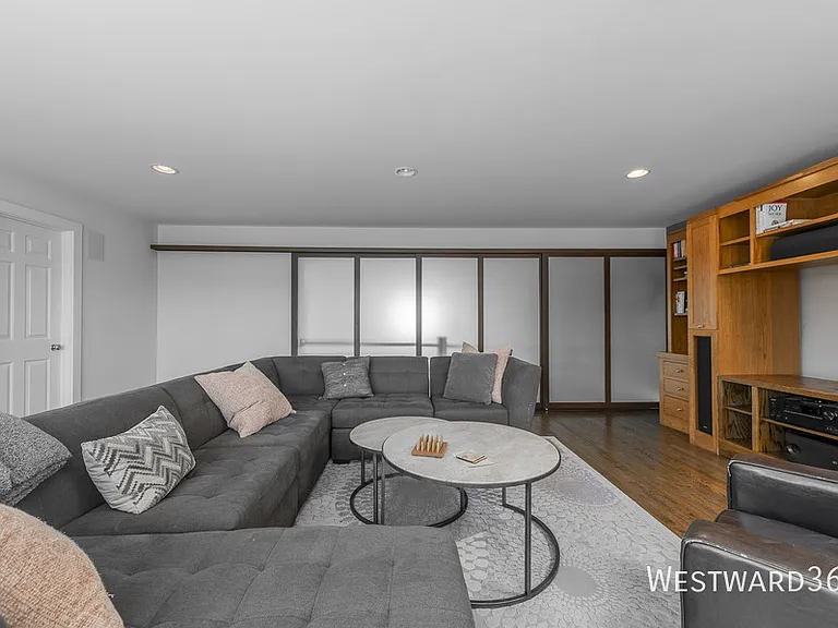 2033 W Superior St #4W — Photo 27