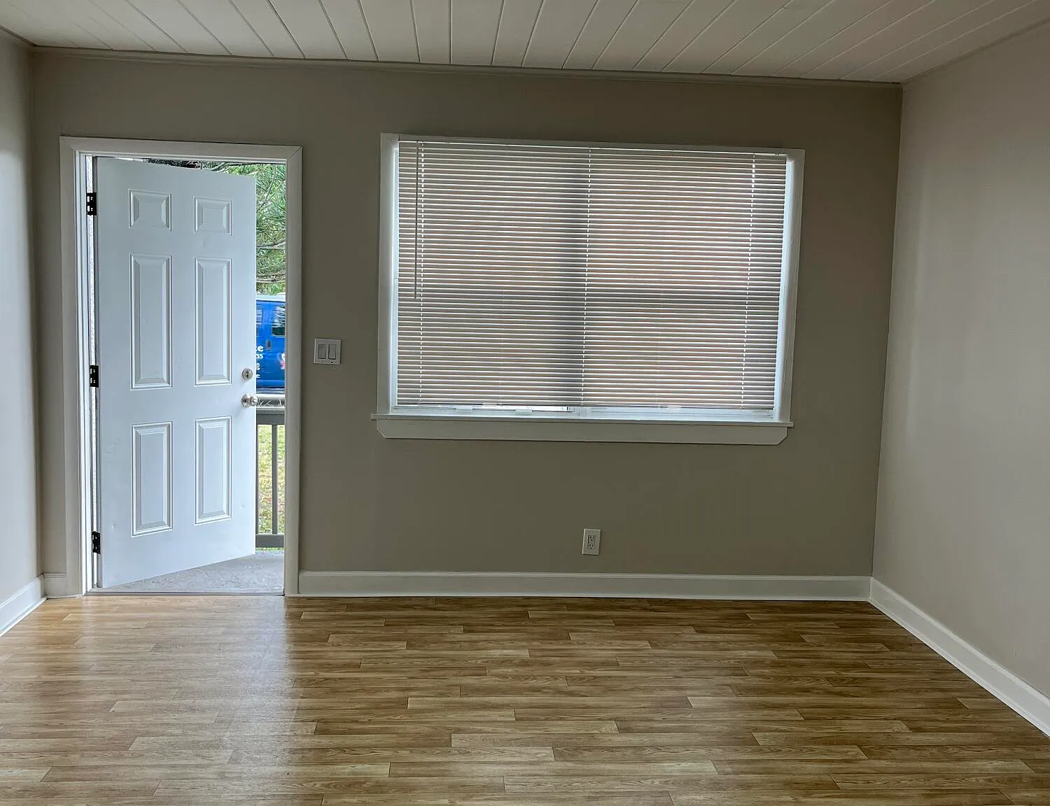 3 bed, 2.0 bath, 770 sqft, $2,850 — Photo 2