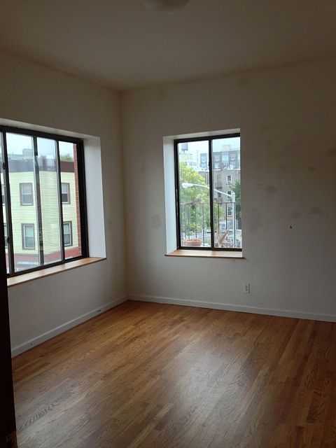 2nd image of 342 Wythe Ave APT 2