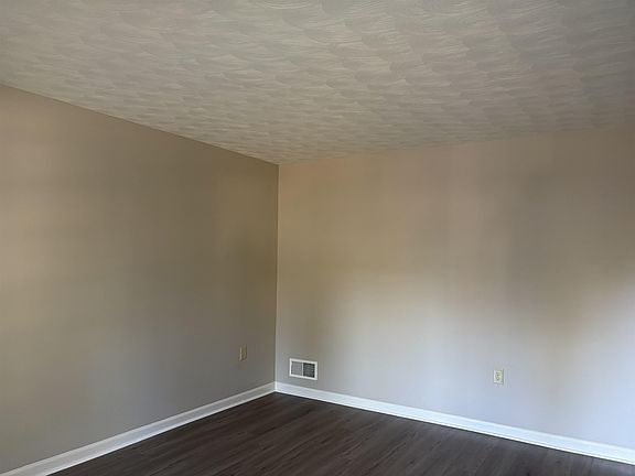 4th image of 2286 Delray Ave