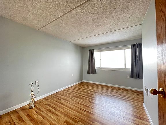 4th image of 100 Cove Way #0