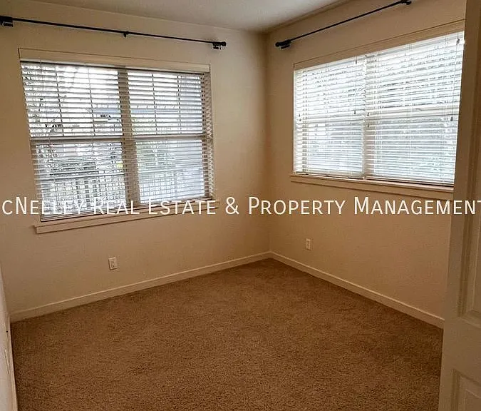 677 NE Garswood Ln — Photo 11