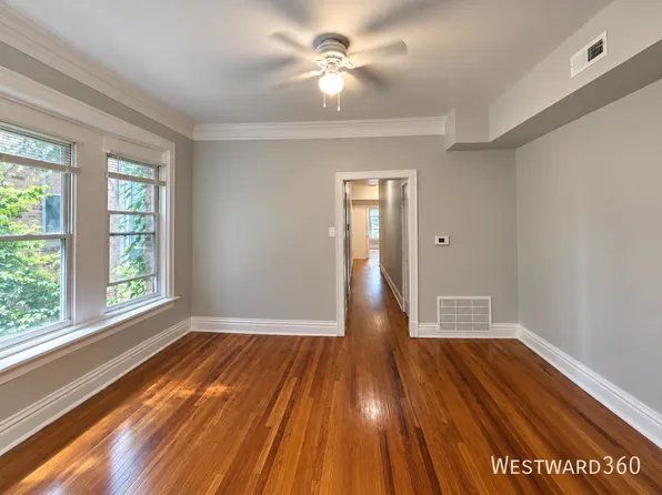 2021 E 72nd St #2W, Chicago, IL 60649