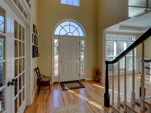 5th image of 306 Windsor Pl