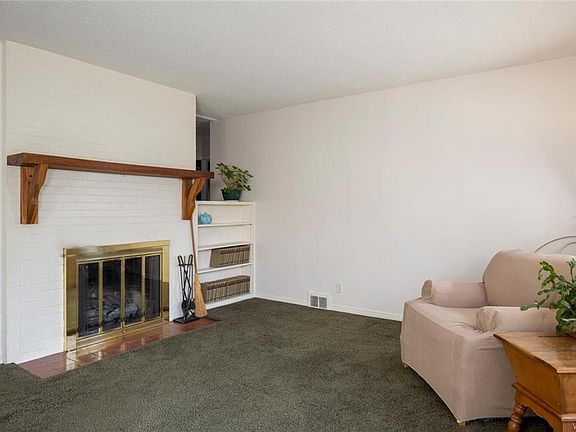 4th image of 786 Oakwood Ave