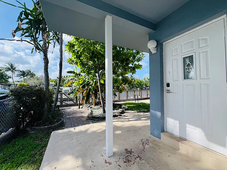 2035 Calais Dr #5 — Photo 32