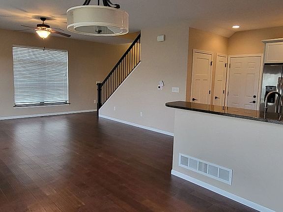 3rd image of 427 Cameron Way