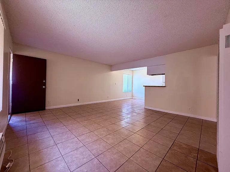 3300 W Orange Ave — Photo 9