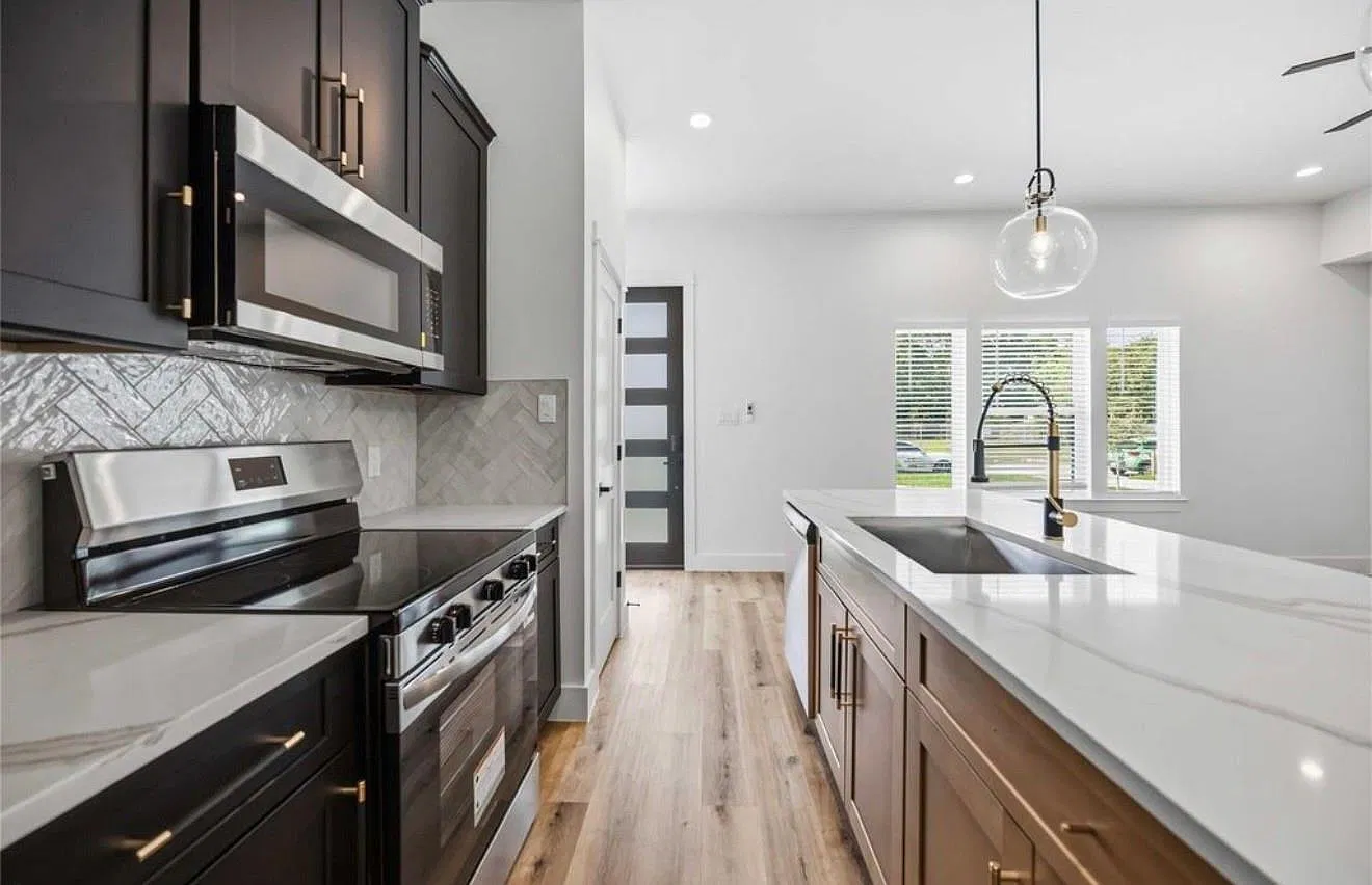 3 bed, 2.0 bath, $2,450 — Photo 4