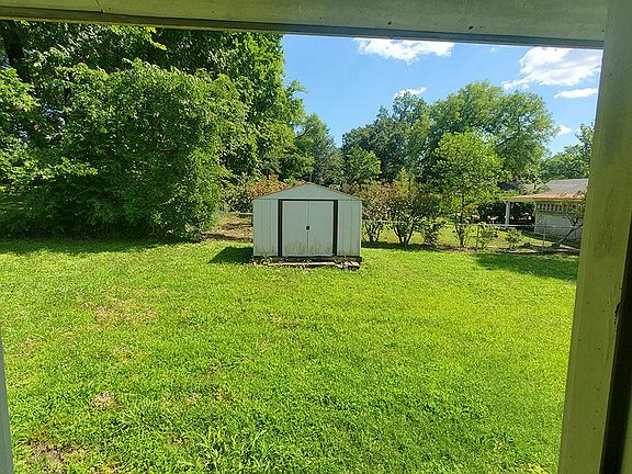 3rd image of 304 Green Hill Dr