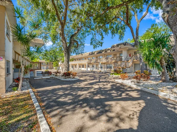 Breezy Palms - 1 & 2 Bedroom Apartments in Largo | 1 Month FREE + Reduced Deposit!