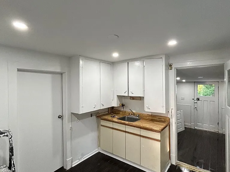 37 Clarence St — Photo 6