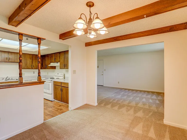 Applewood Crest Townhomes & Apartments — Photo 36