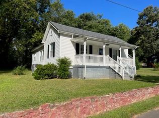 109 Hickory St, Eden, NC 27288
