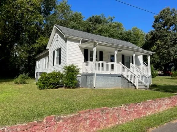109 Hickory St, Eden, NC 27288