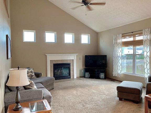 4th image of 369 Rocky Springs Dr