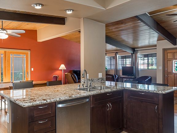 4th image of 3015 Poinsettia Dr