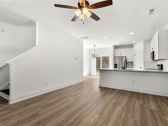 5th image of 119 Indian Wells Ct