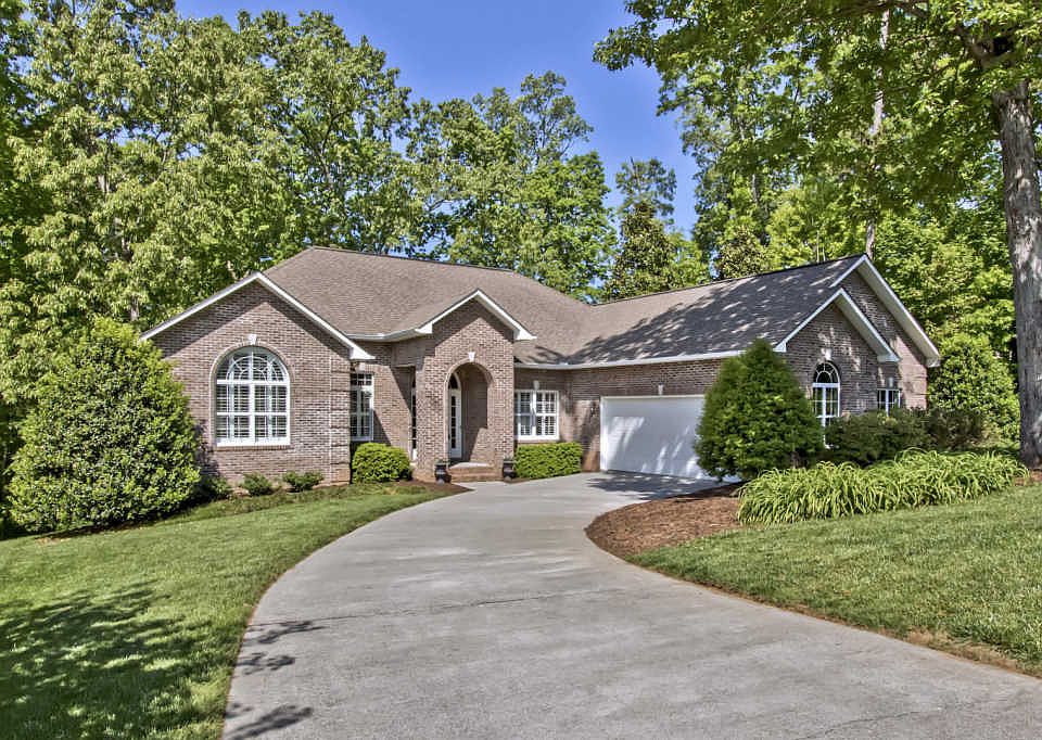 1st image of 120 Seminole Ln