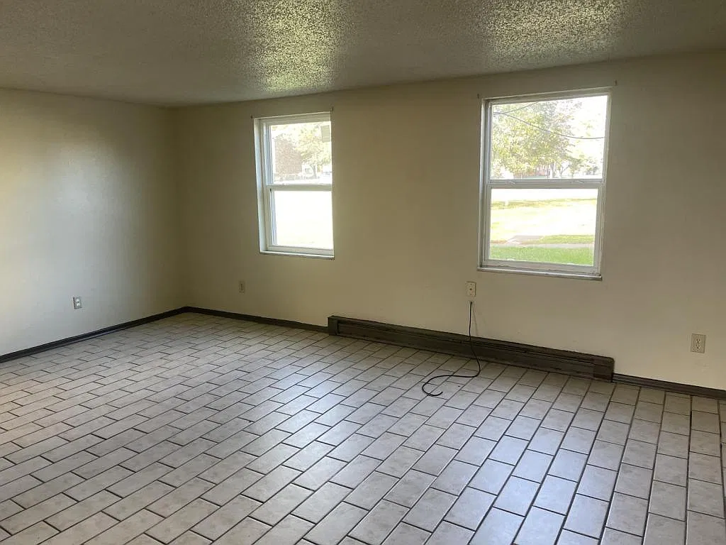 121 E Rodney Dr — Photo 4