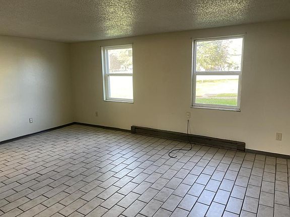 4th image of 121 E Rodney Dr