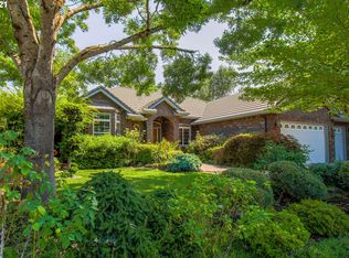 3299 Lakeside Dr, Eugene, OR 97401