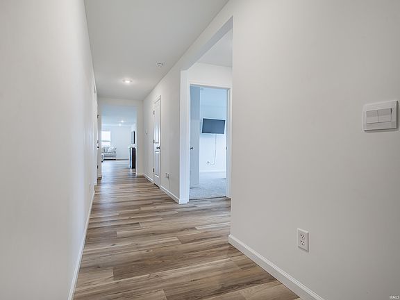 3rd image of 4876 Carson Ct