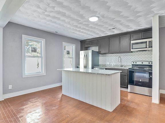 4th image of 833 Fremont St APT 2