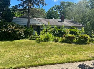 61 Lauren Ave, Dix Hills, NY 11746
