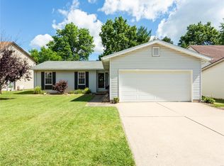 106 Hillcrest Dr, O'Fallon, IL 62269