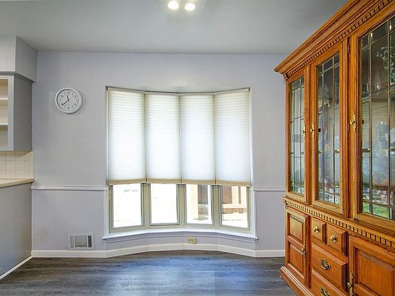 2nd image of 9939 Vistadale Dr