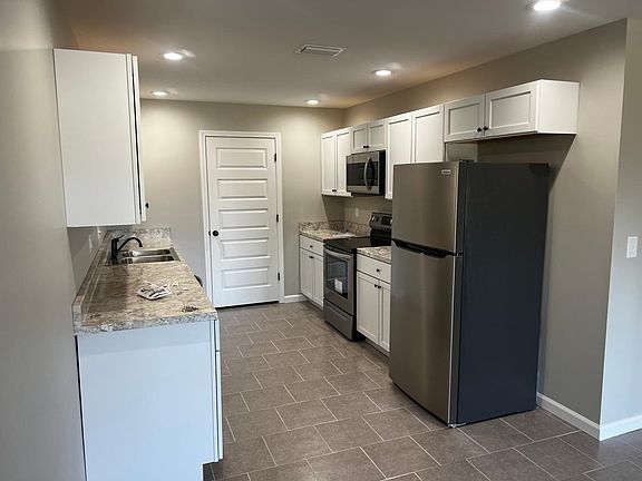 3rd image of 25103 Lavinia Ave #25105