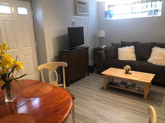 3rd image of 420 Yetman Ave #2